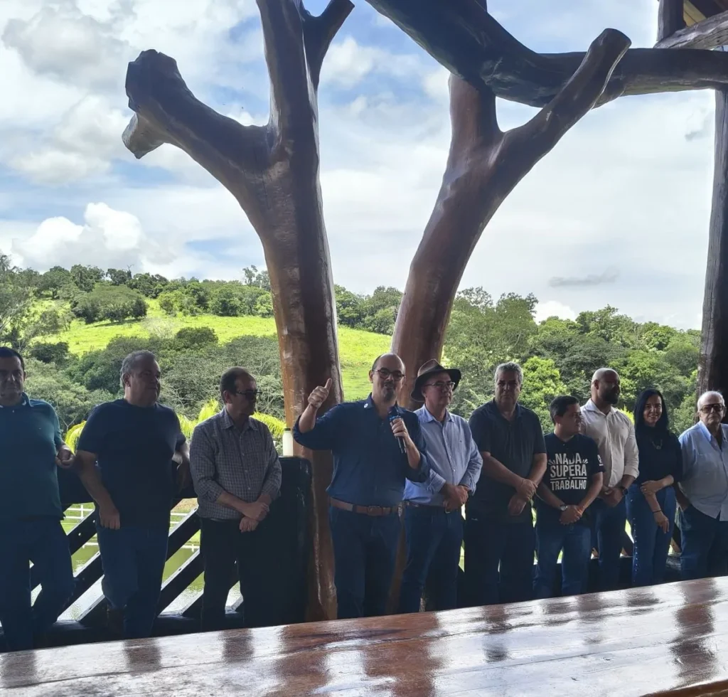  Mateus Simões – Vice Governador de Minas Gerais sendo recebido pelo empresário Márcio Kakau e Prefeitos