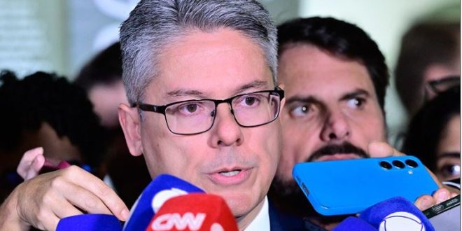 Relatório da CPI do Crime Organizado pede indiciamento de autoridades