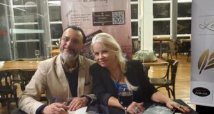 Entrevista - Dan Berg e a Ética Contemporânea. Na imagem Dan Berg e a jornalista Arilda Costa McClive