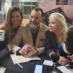 Dan Berg posando com Zartha Griffin e a Jornalista Arilda Costa McClive