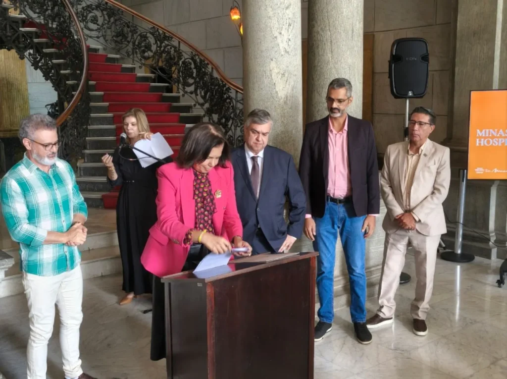 Foto: MC – Leônidas Oliveira, Sub Secretária Patrícia de Cássia Gomes Moreira, Rodrigo Cançado, Alexandre Santos e Marcos Valério Foto: MC – Leônidas Oliveira, Sub Secretária Patrícia de Cássia Gomes Moreira, Rodrigo Cançado, Alexandre Santos e Marcos Valério