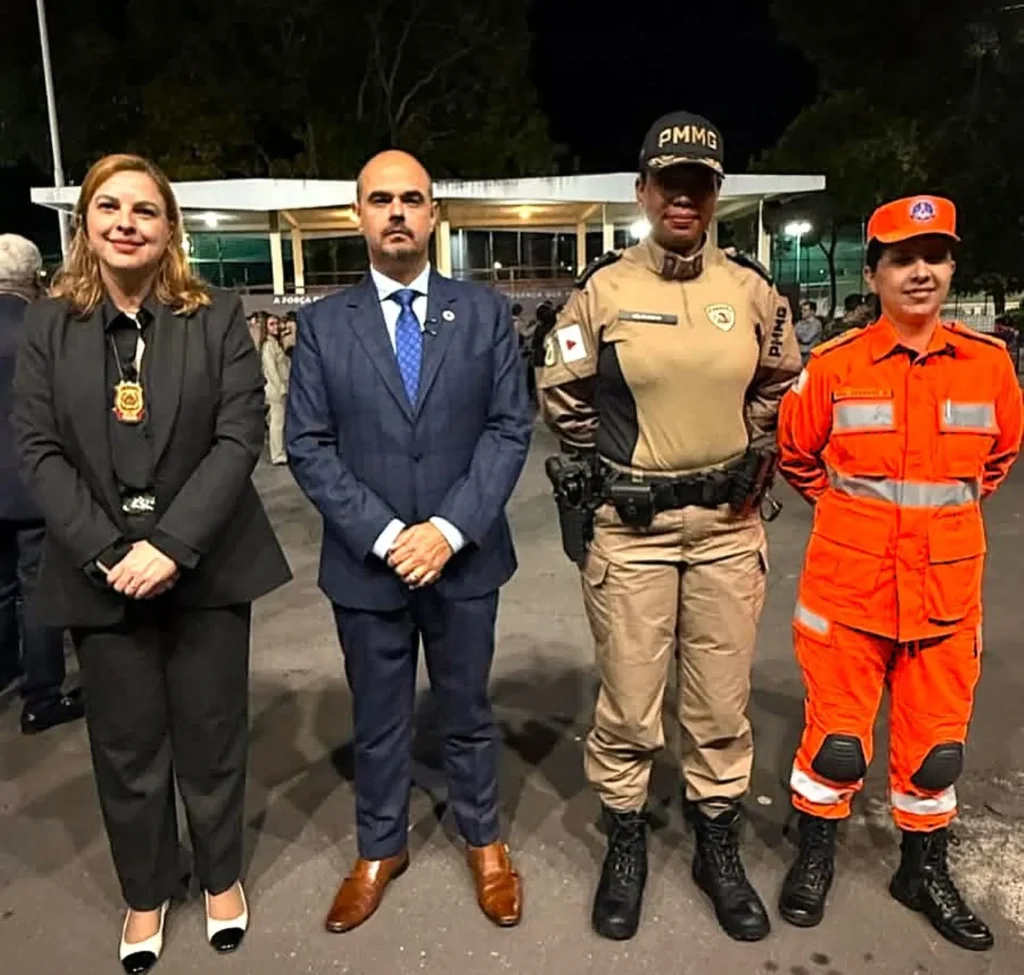 Foto: Facebook do Governador Mateus Simões - Delegada Geral Letícia Baptista Gamboge Reis, Mateus Simões, Coronel Cleide Barcelos dos Reis Rodrigues, Coronel BM Jordana de Oliveira Filgueiras Daldegan