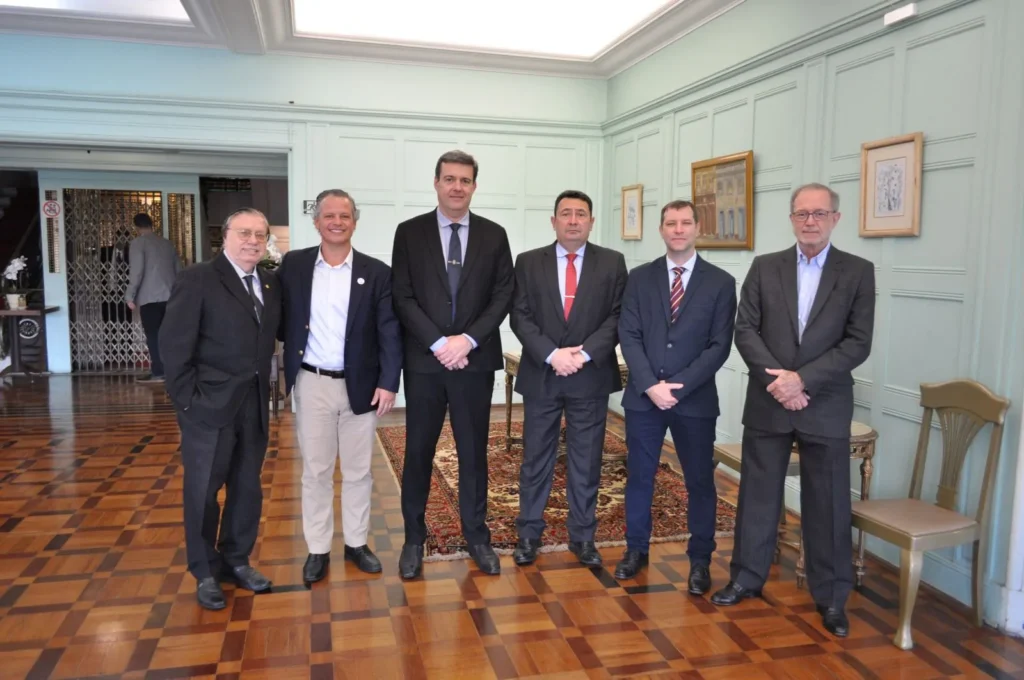 Foto: CFMG - João Carlos Gontijo, Rodrigo Palhares Guerra Lages, VAlte Garriga, VAlte Said, CMG Alessandro, Cristiano Viera Gomes Marinha reforça laços com Minas Gerais em homenagem a vice-almirantes