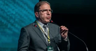 médico Augusto Valente