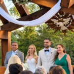 O casal com os pais do noivo, Lucas Fernando e Regina Maria