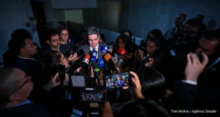 Randolfe Rodrigues é líder do Governo no Senado
