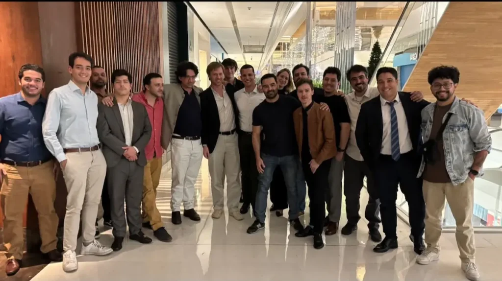 Renan Santos e a rede que aproxima o Missão da direita radical nos Estados Unidos