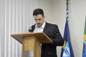 Lucas Evaristo: Quando ser professor candidato se torna um desafio