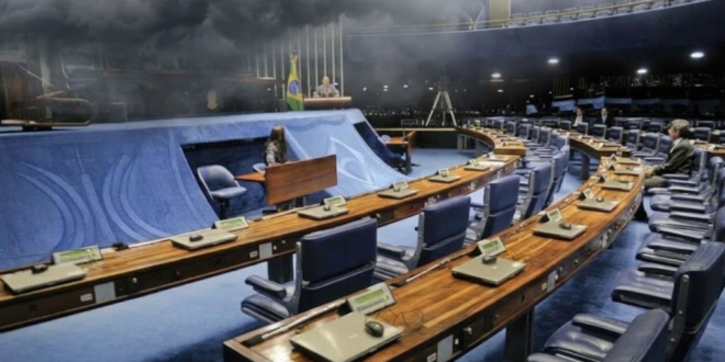 Nuvens sobre o Senado