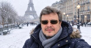 Jornalista Neimar Fernandes em Paris, com a Torre Eiffel ao fundo durante um dia de neve, explica sobre a hora de baixar o trem de pouco nas eleições
